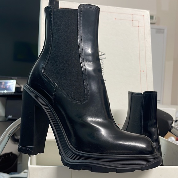 Alexander McQueen Shoes - Gently worn Alexander McQueen 678530WHZ84 Woman’s boot Black 38C